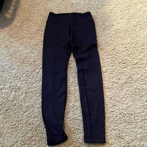 Lululemon leggings. Blue specked pattern. Womens size 4